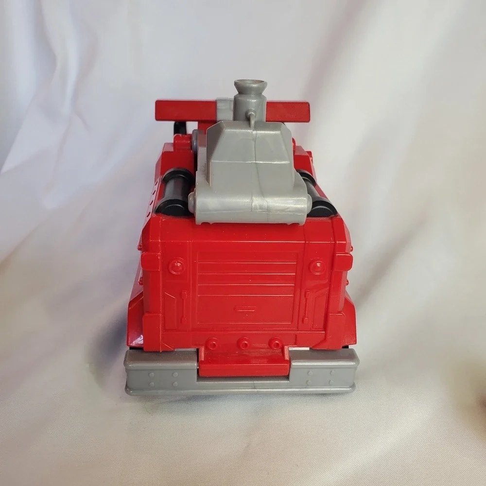 Paw Patrol Deluxe Transforming Vehicle Fire‎ Truck Marshall Action Figure
